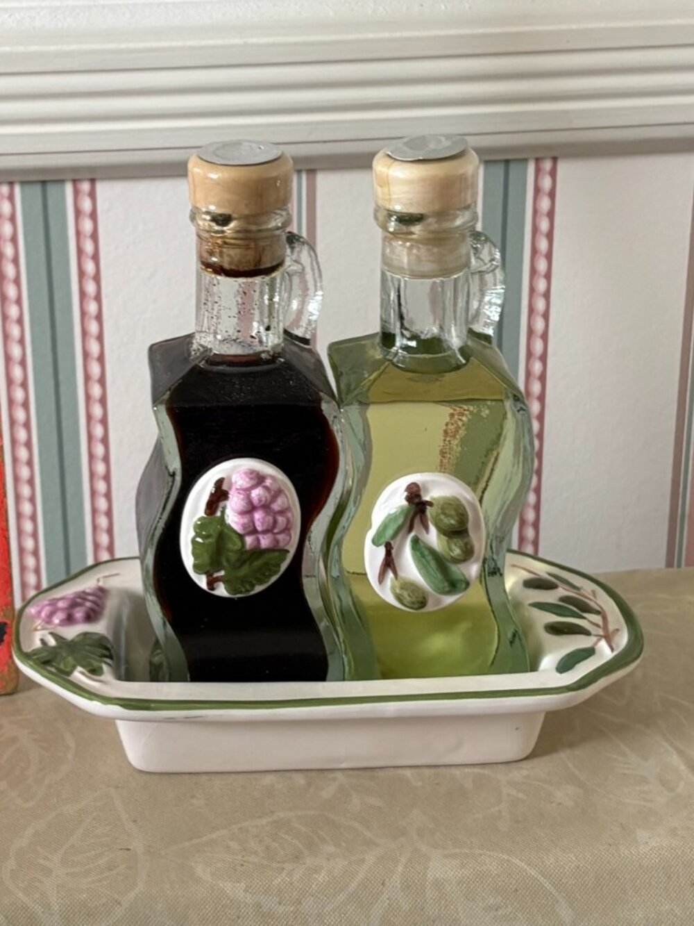 🍇Tuscan-Style Oil & Vinegar Bottle Set with Ceramic Tray🫒